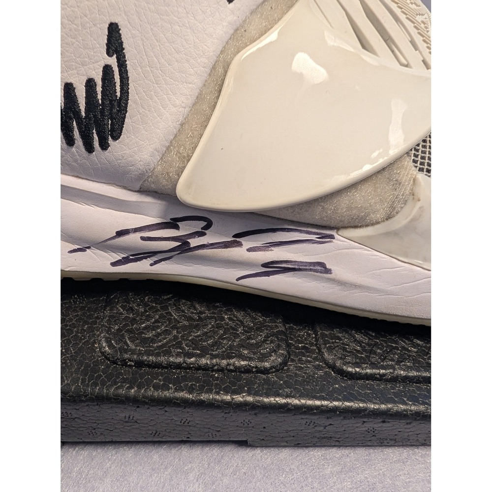 Nike Kyrie Low 3 Basketball Shoes Mens 11 White Bobby Portis Signed Good